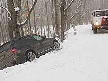 Грязевой плен: у водохранилища в Симферополе застрял джип с пассажирами