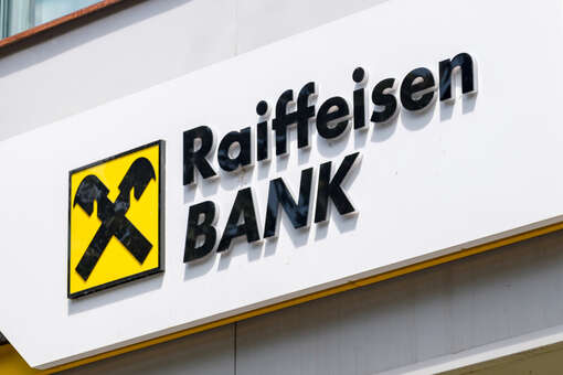 Reuters: Raiffeisen посетит специалист по незаконным денежным потокам
