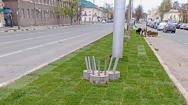 В Вологде обновили газон на разделительной полосе по ул. Мира