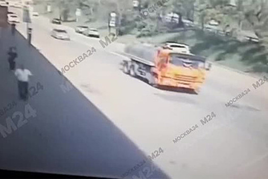 Момент наезда 17-летнего москвича на людей попал на видео