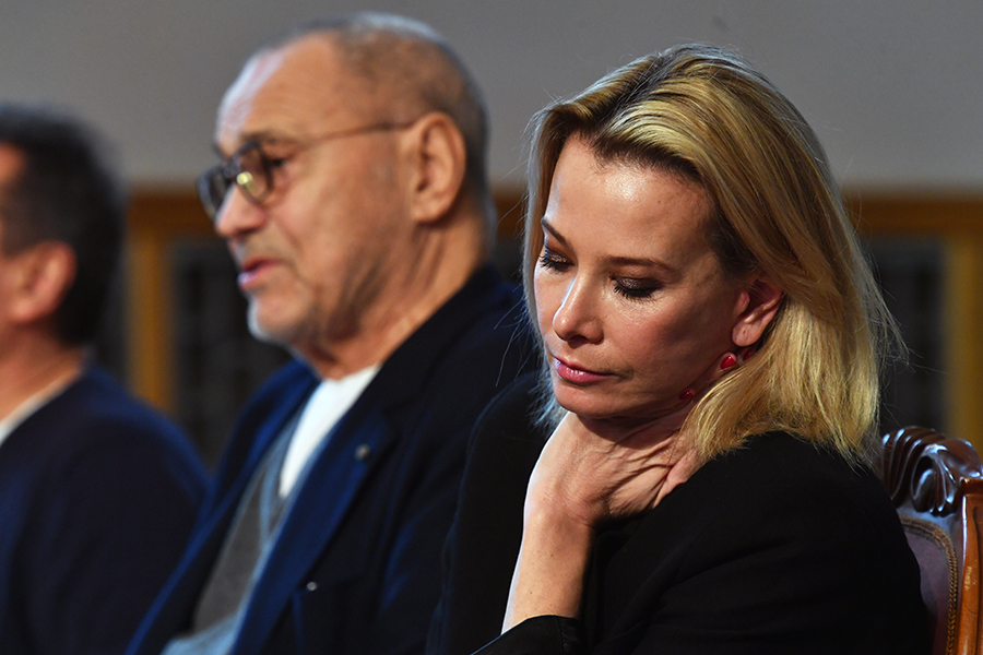 Врач рассказал о состоянии дочери Кончаловского и Высоцкой, которая 13 лет назад впала в кому.