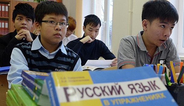 Россия усилит свое влияние в Киргизии через школьников