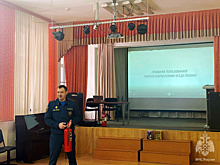 В преддверии Старого Нового года школьникам рассказали о правилах безопасного использования гирлянд и петард