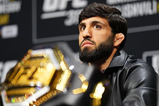 В UFC опубликовали постер турнира, в главном бою которого встретятся Царукян и Хукер