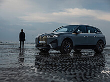 BMW показала кроссовер, который может менять цвет кузова