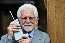 «Отец» сотового телефона Мартин Купер призвал оторвать глаза от экрана