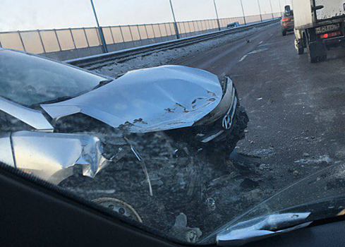 В Ярославле ДТП парализовало движение по мосту через Волгу