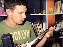 Алматинец играет хиты Джимми Хендрикса и Metallica на домбре