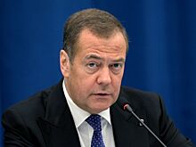 Медведев назвал вопросом ближайшего будущего устранение Зеленского от власти