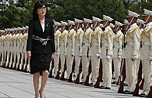 В Японии требуют отставки министра обороны