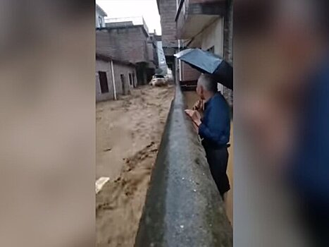 Пять человек погибли в результате обрушившегося на юг Китая торнадо