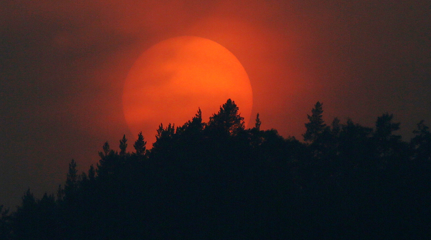 В Шотландии из-за сильно пожара эвакуируют туристов