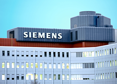 Siemens приостанавливает поставки подконтрольным государству компаниям в РФ