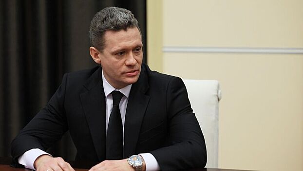 Вологодский губернатор объяснил иконы и портреты Сталина в приемной: «Это стиль»