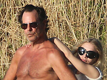 30-летняя Эшли Олсен проводит отпуск с 58-летним бойфрендом на Сен-Барте