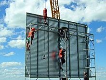 Более 50 незаконных рекламных конструкций демонтировали в Строгине