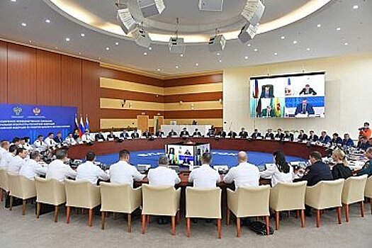 Дегтярев рассказал чиновникам, как привлечь инвестиции в Хабаровский край