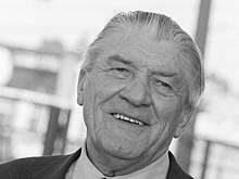 Николай Крючков: две жены предали, третья умерла, а счастье нашел в 50 лет с молодой ассистенткой