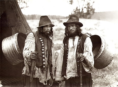 За что нацисты хотели истребить всех цыган