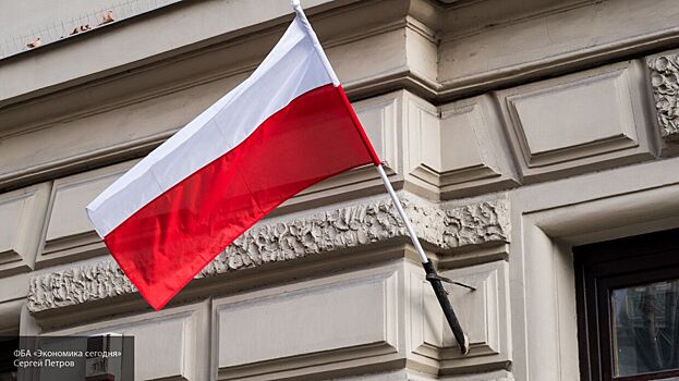 Польша притворяется жертвой «инфоатак РФ», оправдывая проблемы в стране