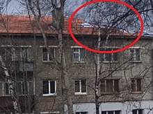 Шквалистый ветер сорвал крышу дома нижегородцев