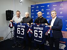 Глава Самарской области встретился с тренерским штабом и хоккеистами «Лады»