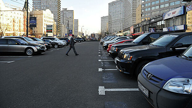 В Госдуме попросили отменить штрафы за пресечение разметки на парковке