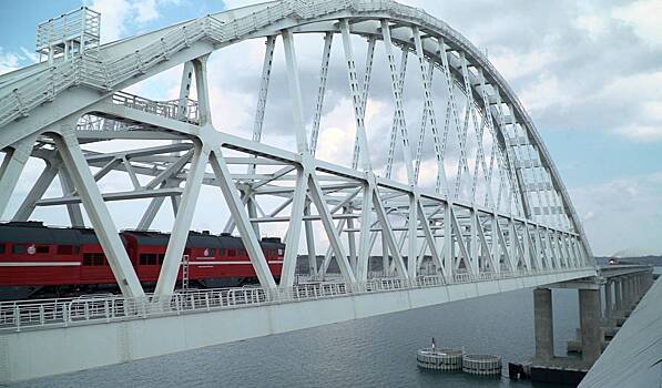 Названо количество задержанных поездов из-за ЧП на Крымском мосту