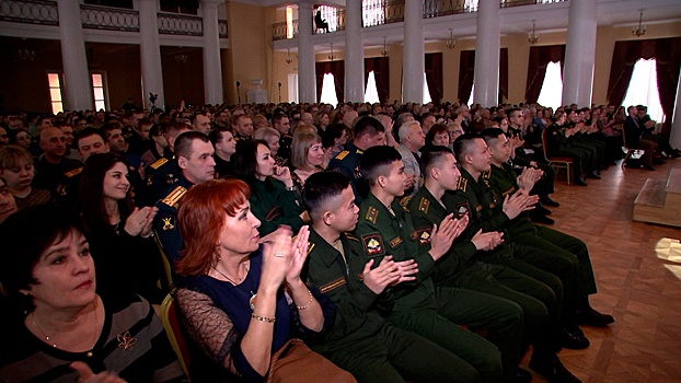 Вклад бойцов и неизбежность победы: артисты и политики выступили в поддержку ВС РФ на концерте в ЦДРА