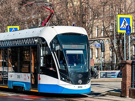 Трамваи задерживались на улице Маши Порываевой