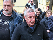 Встречавший Ефремова сын Высоцкого пообещал журналисту «заехать в дыню»