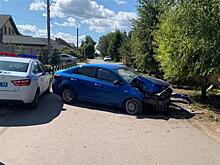В Ставропольском районе женщина на Kia Rio врезалась в дерево