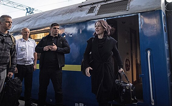 Зеленский рассказал главе МИД ФРГ о потребностях ВСУ в ракетах