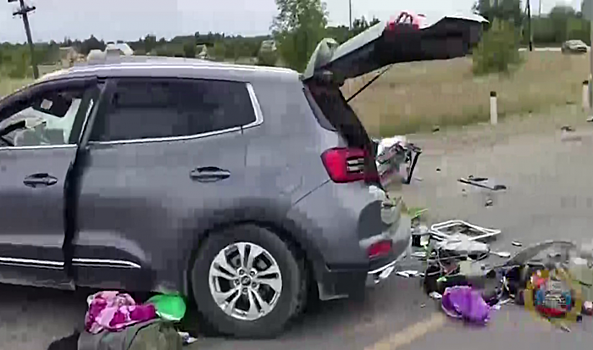 В Волгоградской области в тройном ДТП с грузовиком погиб подросток