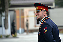 Начальник полиции Чечни объяснился за подзатыльник портрету Кадырова