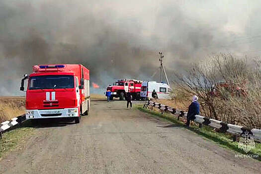 Пожар охватил восемь домов в курганской деревне Корнилово