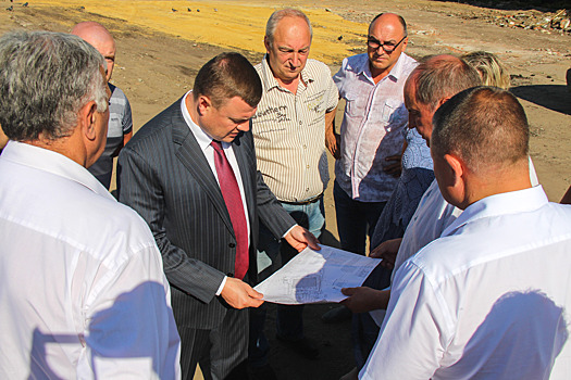 Губернатор Александр Никитин призвал подрядчиков качественно и в срок завершить строительство ФОКа в Мичуринске