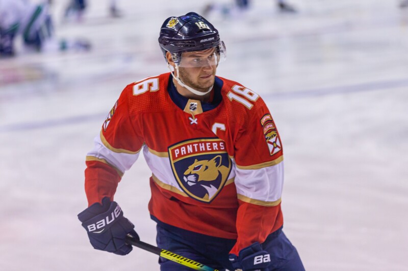 Александра Баркова признали лучшим форвардом оборонительного плана НХЛ