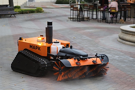 В Геленджике протестировали первого кубанского коммунального робота