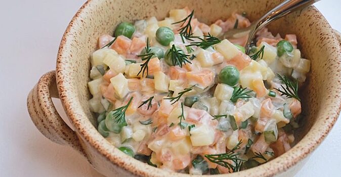 Оливье для вегетарианцев с тофу: пошаговый рецепт