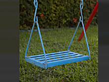 Администрацию Ромненского района обязали выплатить компенсацию ребенку, который переломал кости, упав с качелей