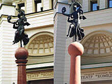 Нижегородцы раскритиковали отреставрированную колонну с музой около театра «Комедiя»