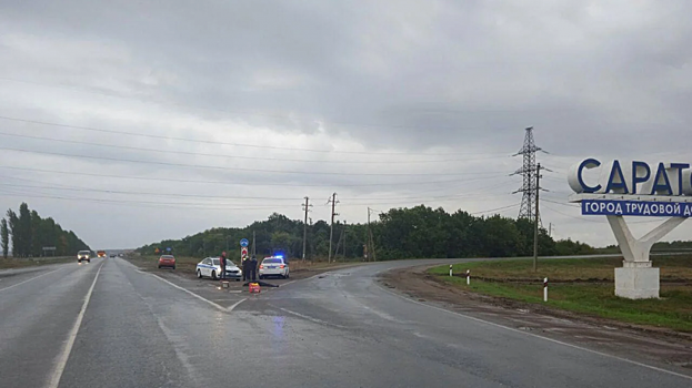 На трассе в Саратове автомобиль насмерть сбил пенсионерку