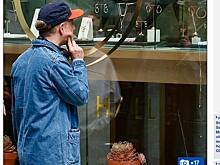 Звезду «Шерлока» Мартина Фримена застали в ювелирном бутике за покупкой кольца