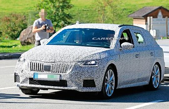 В Сети появились первые изображения новой Skoda Octavia RS