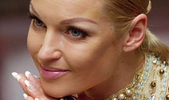 Бежала за розами: Волочкова объяснила падение на сцене