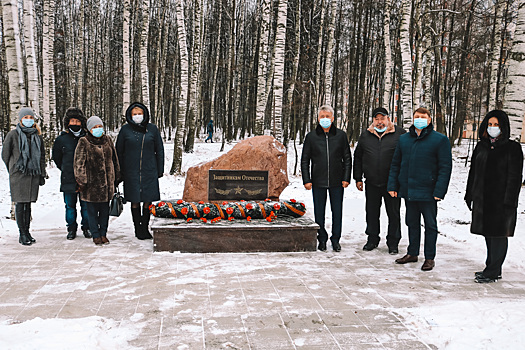 Возложение цветов к памятникам героев состоялось в поселении Киевский