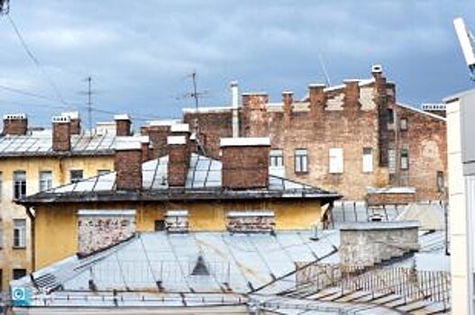 Мужчина упал с крыши на улице Марата