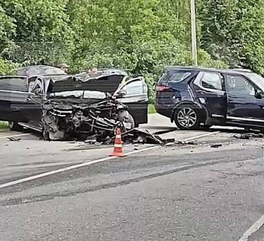 Последствия аварии с автомобилем депутата Госдумы попали на видео