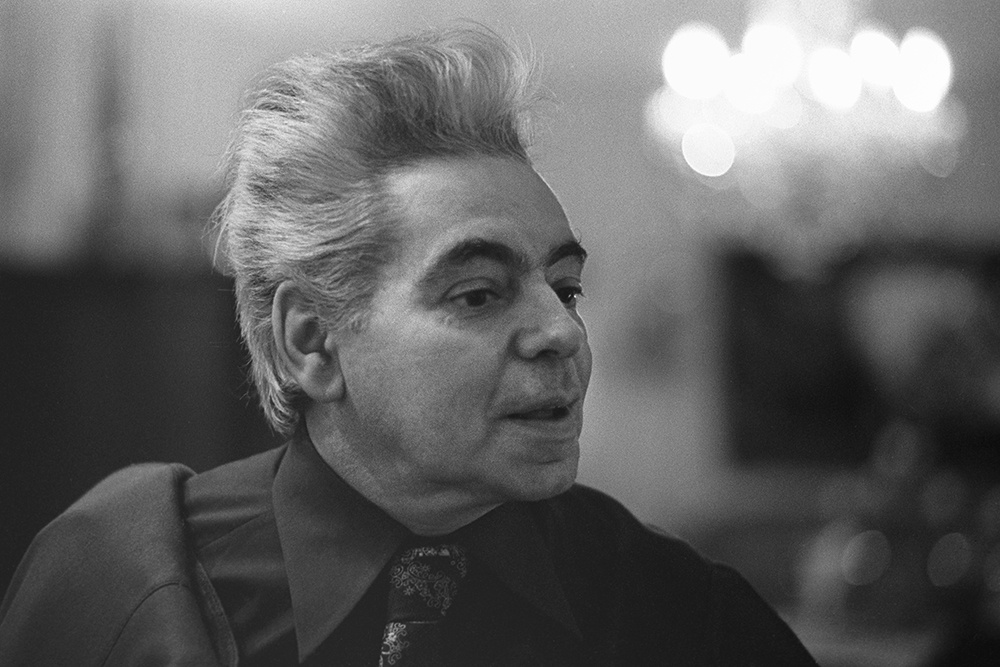 Писатель-сатирик Михаил Мишин представил новую книгу 